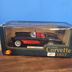 Sunnyside Superior 1957 Chevrolet Black / Red Corvette Model Car 1:24 DieCast